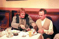 Elling und Kjell Barne im Restaurant